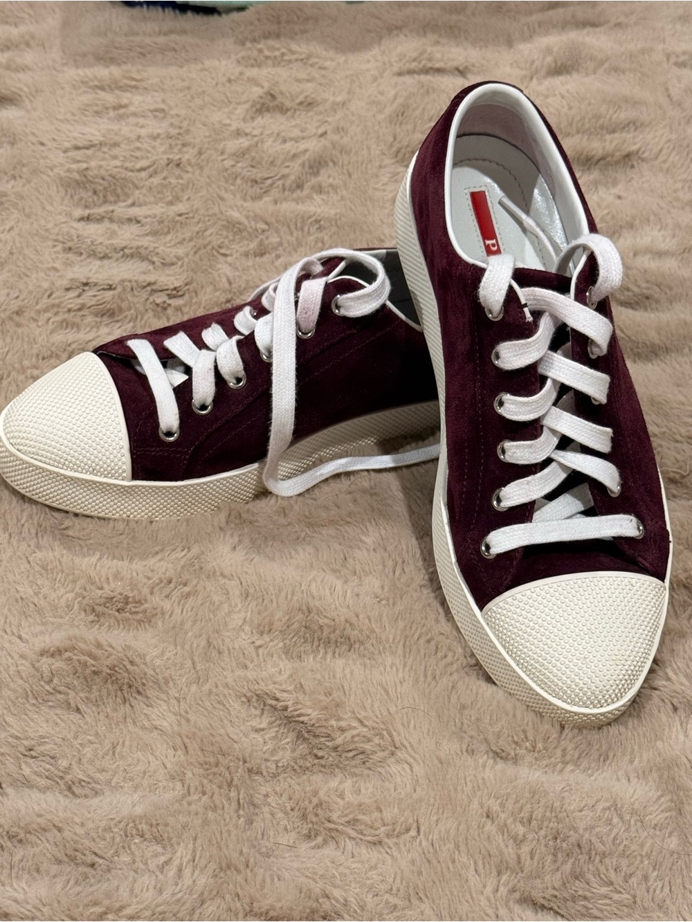 Women’s Luxury Casual Low-Top Sneakers in Burgundy